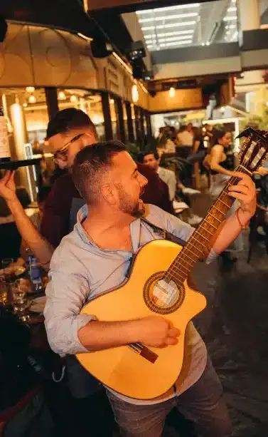 Ideas para animar la cena de empresa en Madrid: juegos, dinámicas y qué evitar